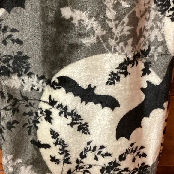 Spooky Hollow Halloween Plush Blanket ๐ฆ๐ - Picture 3 of 4